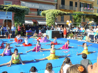 saggio di ginnastica artistica a Porto Azzurro Isola d'Elba